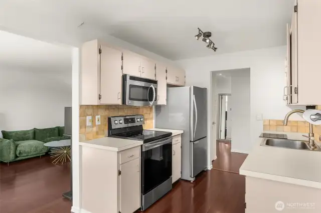 Circular flowing floor plan
