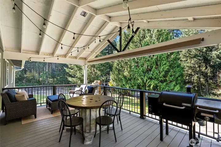 Large, fully covered back deck with Trex decking.