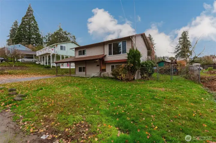 Large lot close to West Hills Stem Academy.