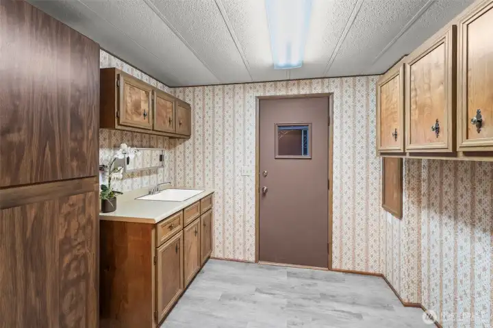Utility Room with sink and washer/dryer hookups.