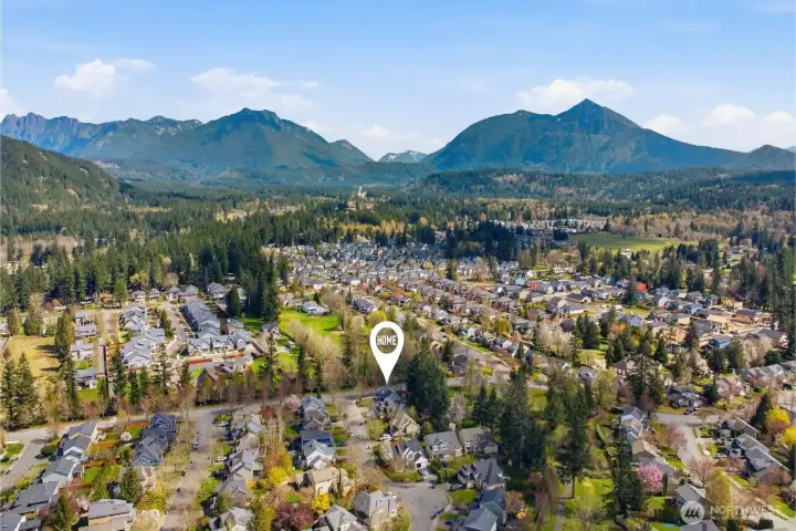 A breathtaking backdrop with views of Mt Si, Rattlesnake Ledge, and the Cascade Mountains.
