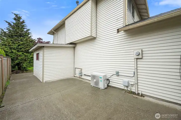 Attached shed for extra storage!
