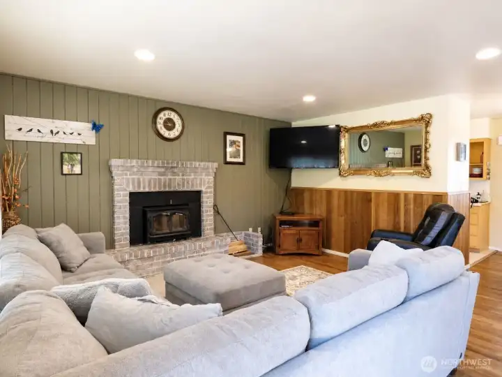 Living Room w/ Fireplace Living Room w/ Fireplace