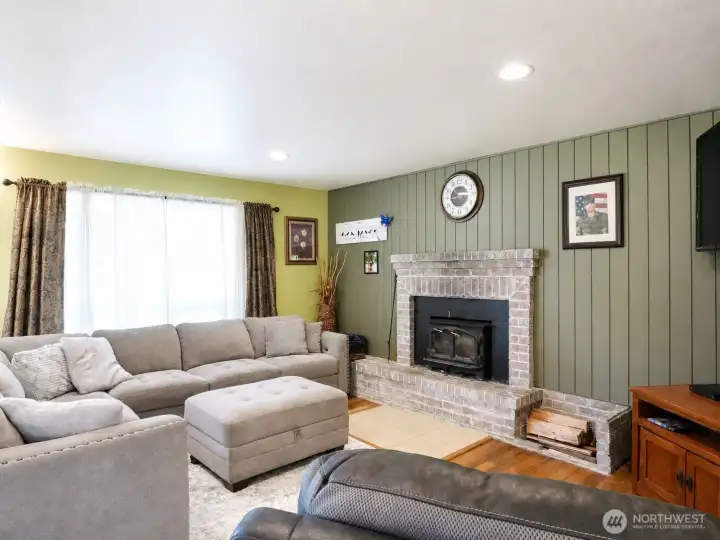 Living Room w/ Fireplace Living Room w/ Fireplace