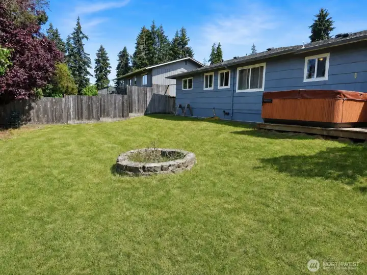 Fenced Backyard w/ Firepit Fenced Backyard w/ Firepit