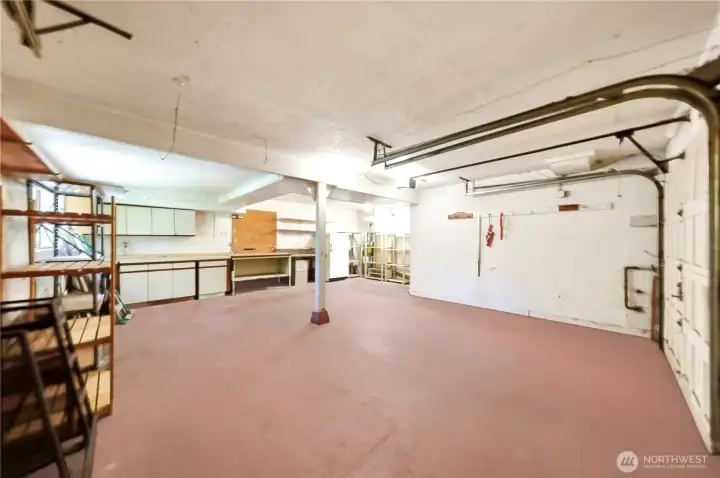 Another picture of the garage.