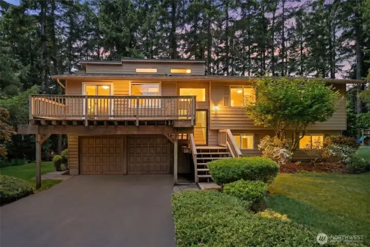 Evening view of this delightful home!