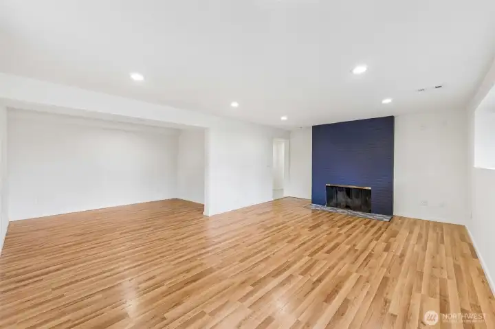 Lower level rec room w/F/P Lower level rec room w/F/P