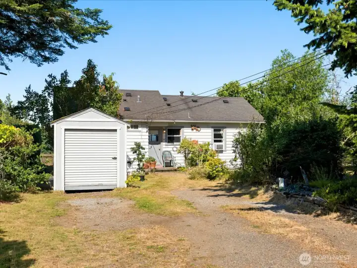 Charming cottage house on a oversized view lot! Charming cottage house on a oversized view lot!