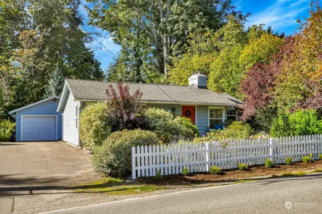 Long driveway for those days when you are entertaining- parking for everyone.