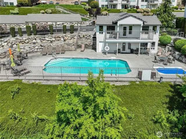 Desirable Complex with pool and and hot tub