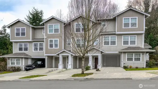 Framed by a green Northwest backdrop, this spacious 1,800 sq ft end-unit townhome offers uncommon privacy and a tranquil connection to nature—right in the heart of the city.