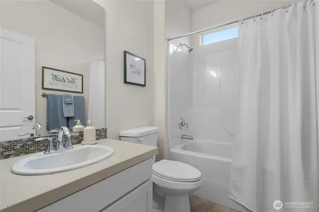 Full hall bathroom for your guests