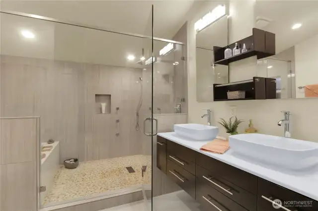 Top Fl Primary Full Bathroom