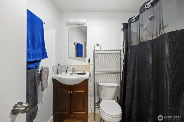 Apt 4 Bathroom
