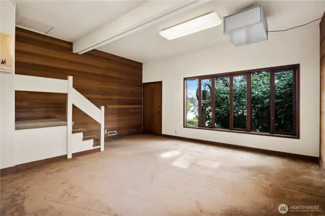 Bonus room / flex space, previously used as workshop