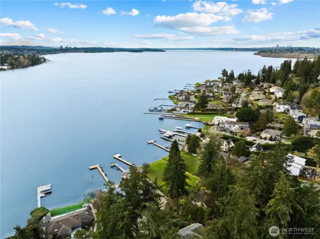Near perfect location, just a few blocks from Juanita Bay Park and vibrant Juanita Village