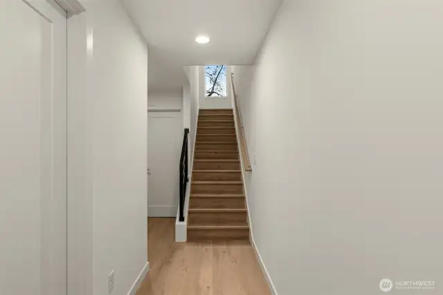 A perfectly framed entrance into the heart of your home. Bonus: the natural light pouring in from above? Chef’s kiss.