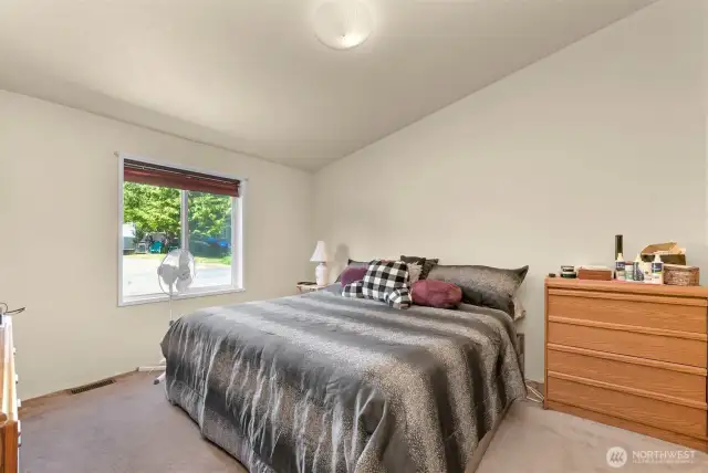 Primary bedroom has walk in closet