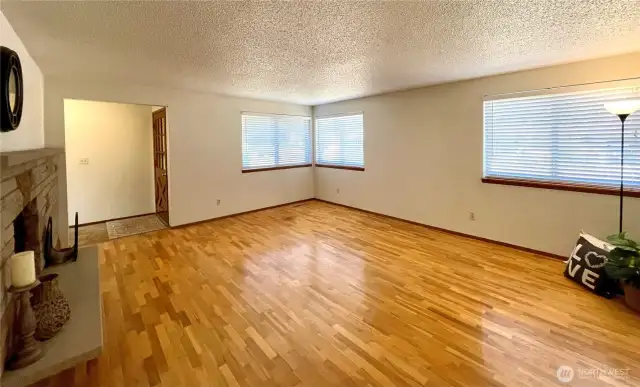Light & bright expansive living room!