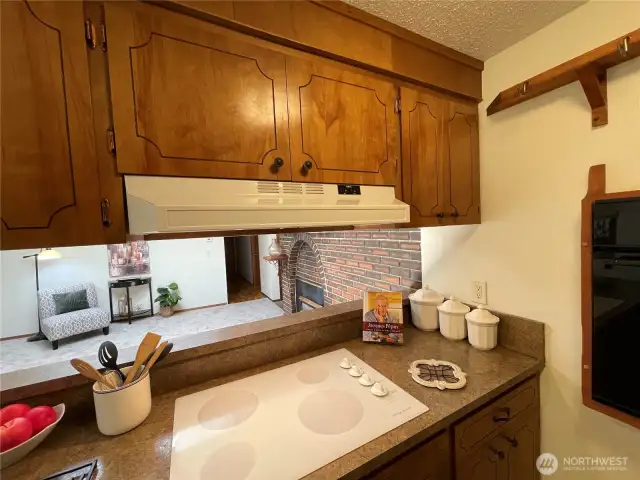Clean cooktop with plenty of counter space!