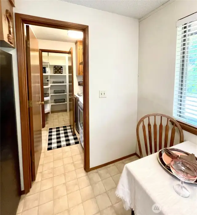 Access to laundry room, garage & walk-in pantry