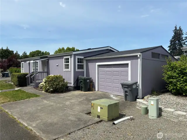 With a garage!