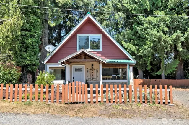 Cute corner house - it looks smaller on the outside than it is inside!