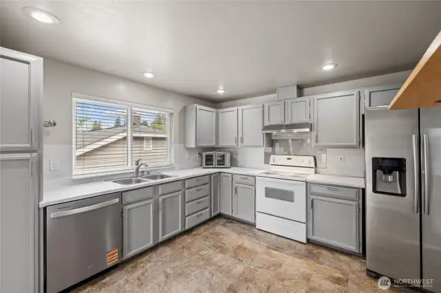 Cook, prep, and entertain with plenty of room to spare.