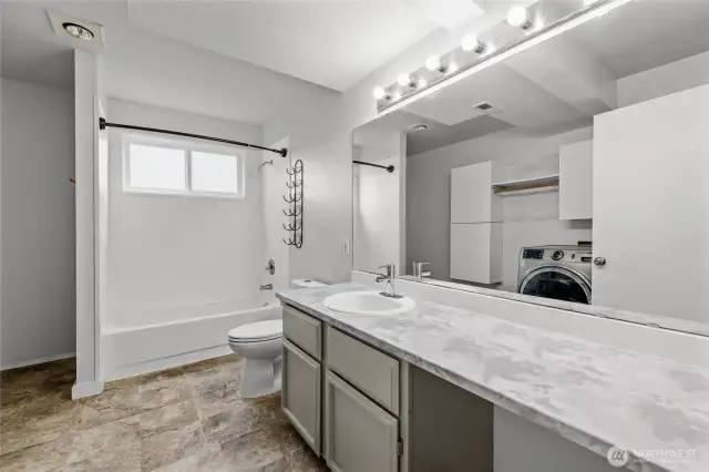 Convenient bathroom and laundry location!