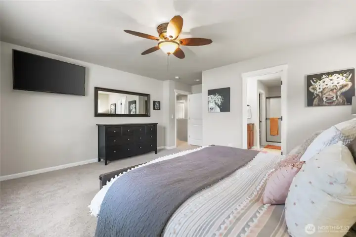 En suite bath with closet seen ahead