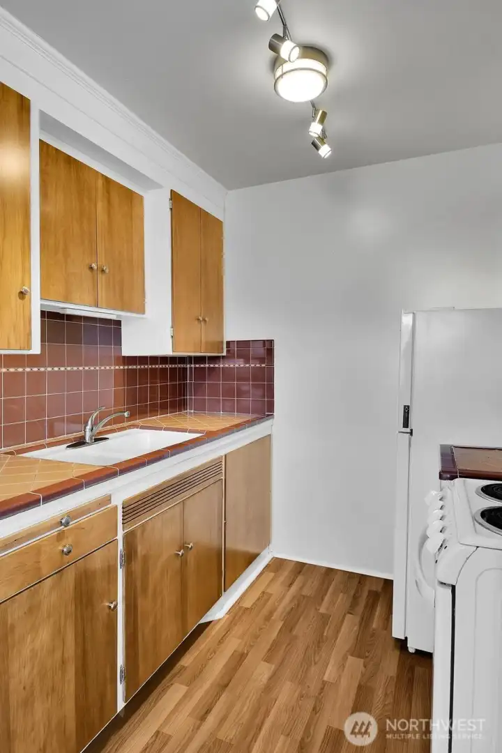 Kitchen (hot water tank under kitchen counter)