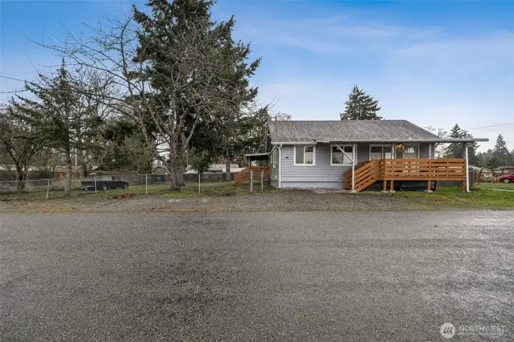Extra 5,000 square foot lot just to the left of the fence included in sale!