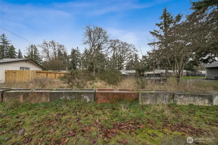 Adjacent 5000sf parcel just to the north