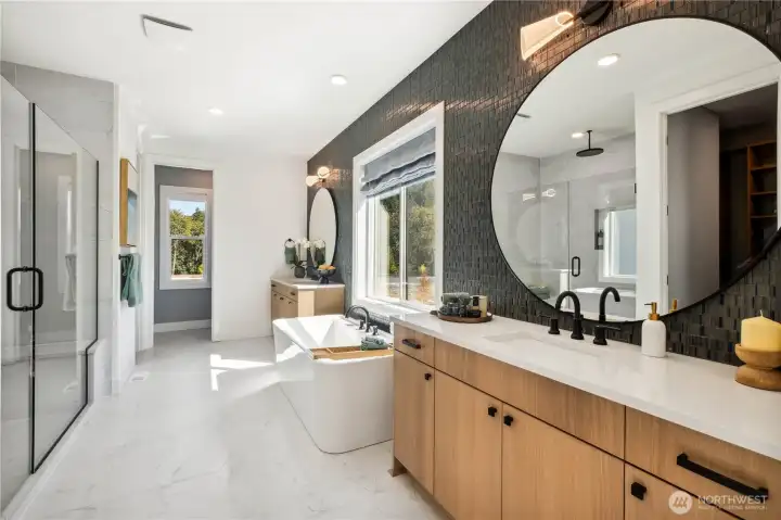 Primary Bath- Model pictures. Marketing pictures are for illustration only. Features and colors may vary.