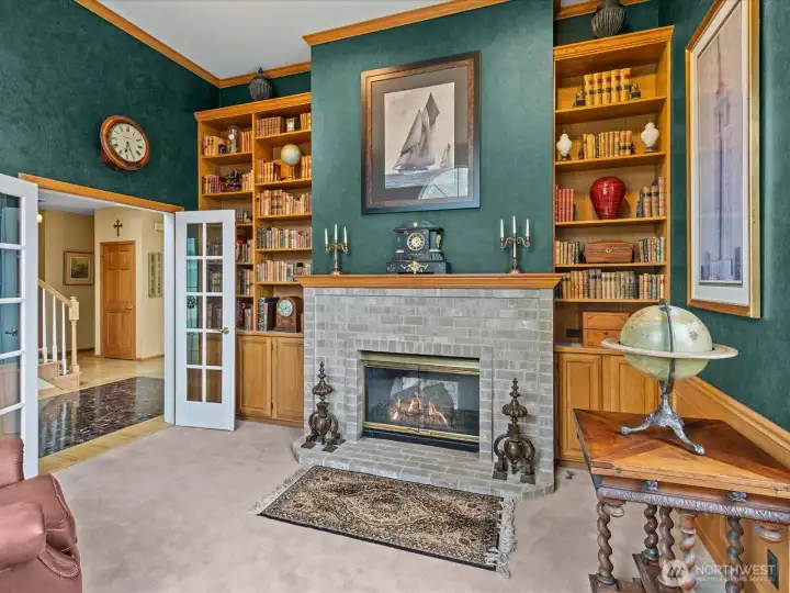 Gas Fireplace in the office / den / library