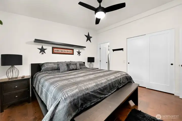 Bright Primary with large closet