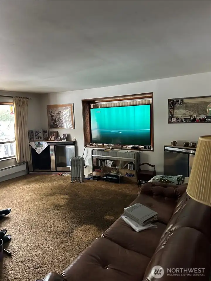 Spacious Living room