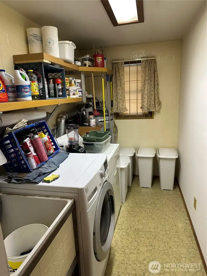 Laundry room, hot water tank, and shelf shorage