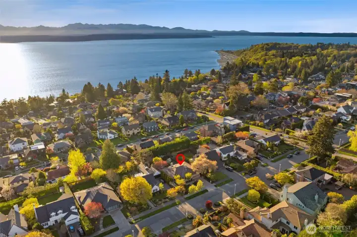 Less than a mile from Discovery Park.