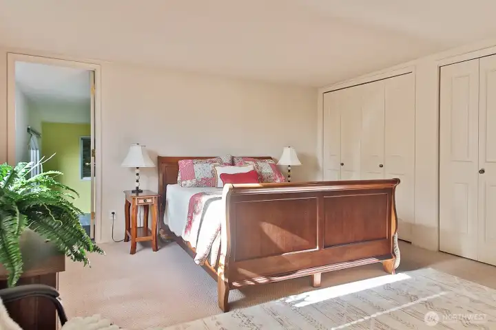 Guest bedroom.