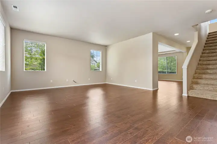 Dining room with neutral colors to envision your own style Dining room with neutral colors to envision your own style