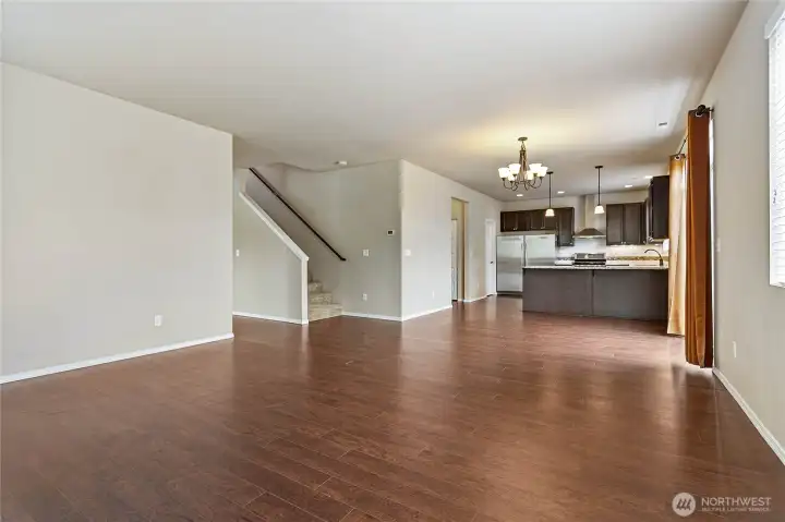 Dining room flows nicely into kitchen Dining room flows nicely into kitchen