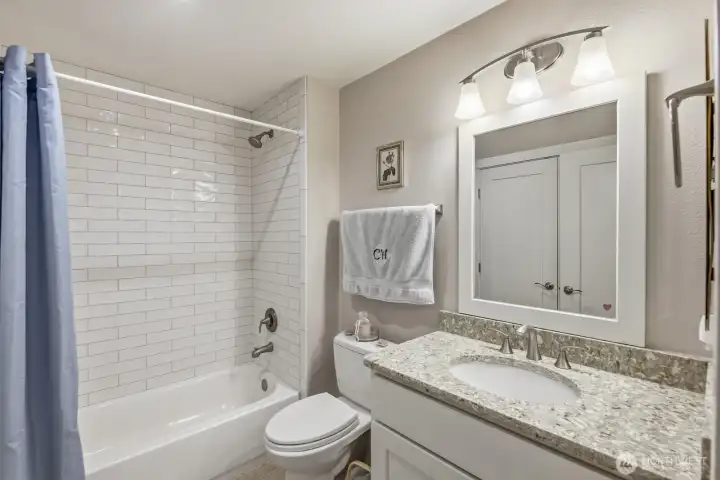 Main Bathroom Main Bathroom