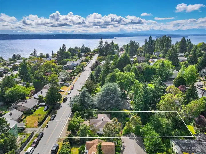 Huge 11+sqft lot alongside an alleyway Huge 11+sqft lot alongside an alleyway
