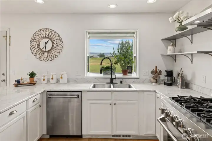 Another view of the kitchen.