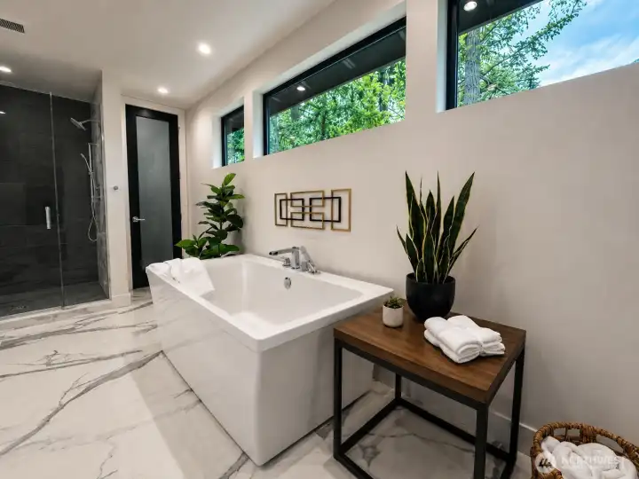 Soaking tub fits 2. Soaking tub fits 2.