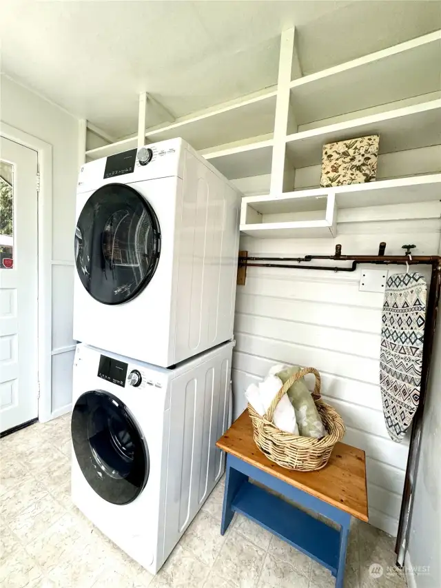 Mudroom with brand-new appliances