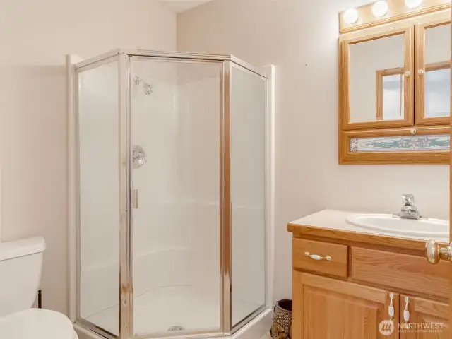 3/4 bathroom main floor