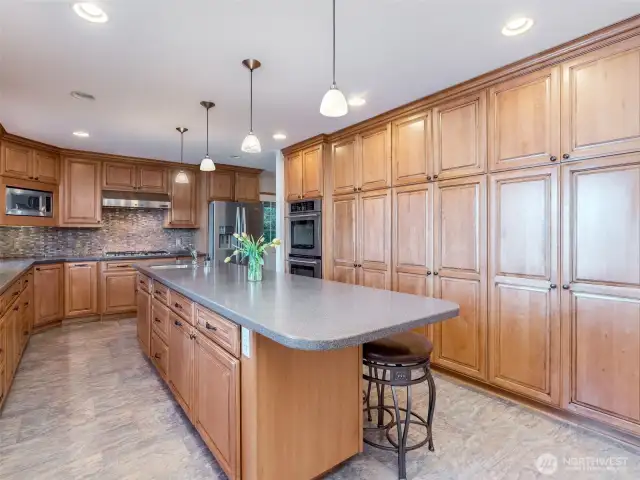 so many cabinets!